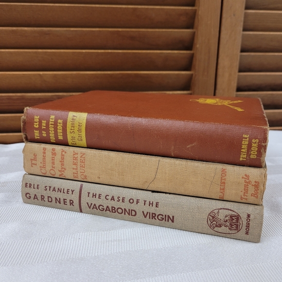 Vintage Books Stack - Picture 3 of 11